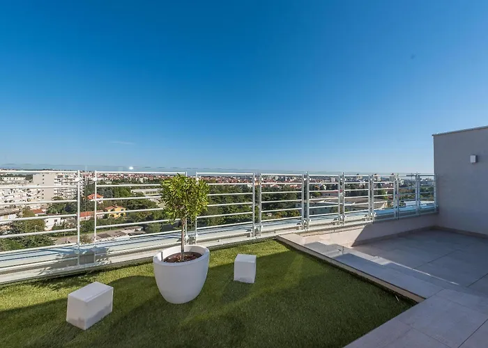 Penthouse With Roof Terrace With Jacuzzi