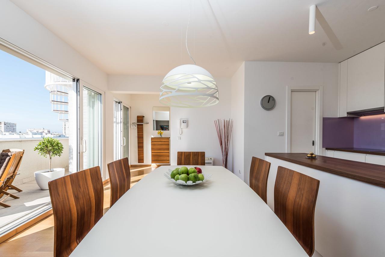 Penthouse With Roof Terrace With Jacuzzi Zadar