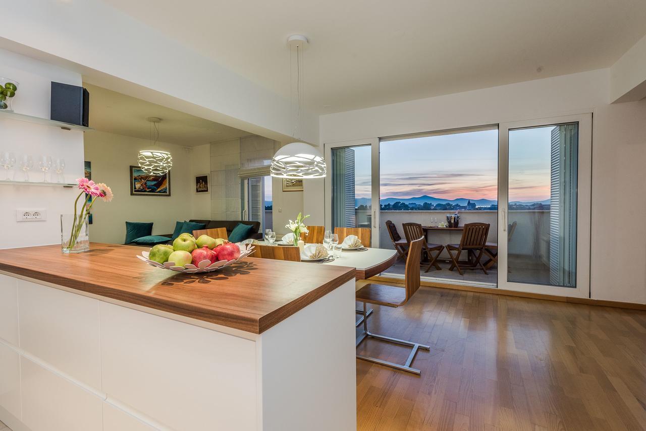 Penthouse With Roof Terrace With Jacuzzi Zadar