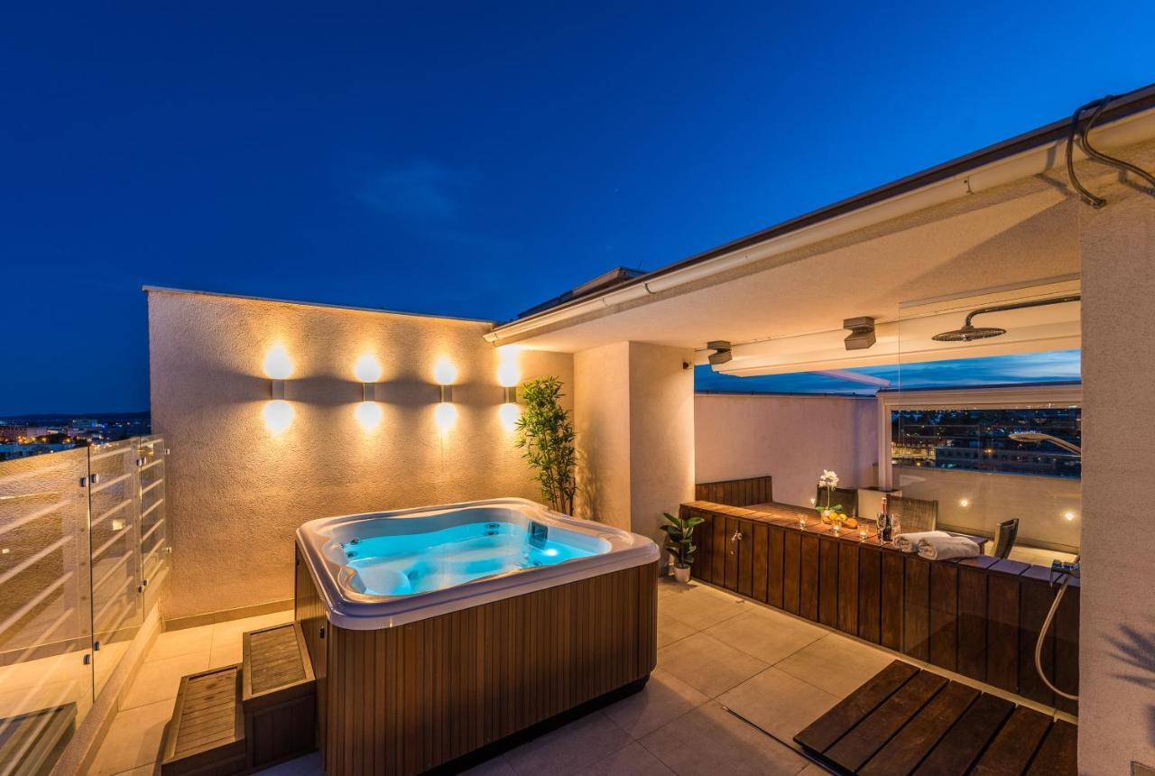 Penthouse With Roof Terrace With Jacuzzi Zadar