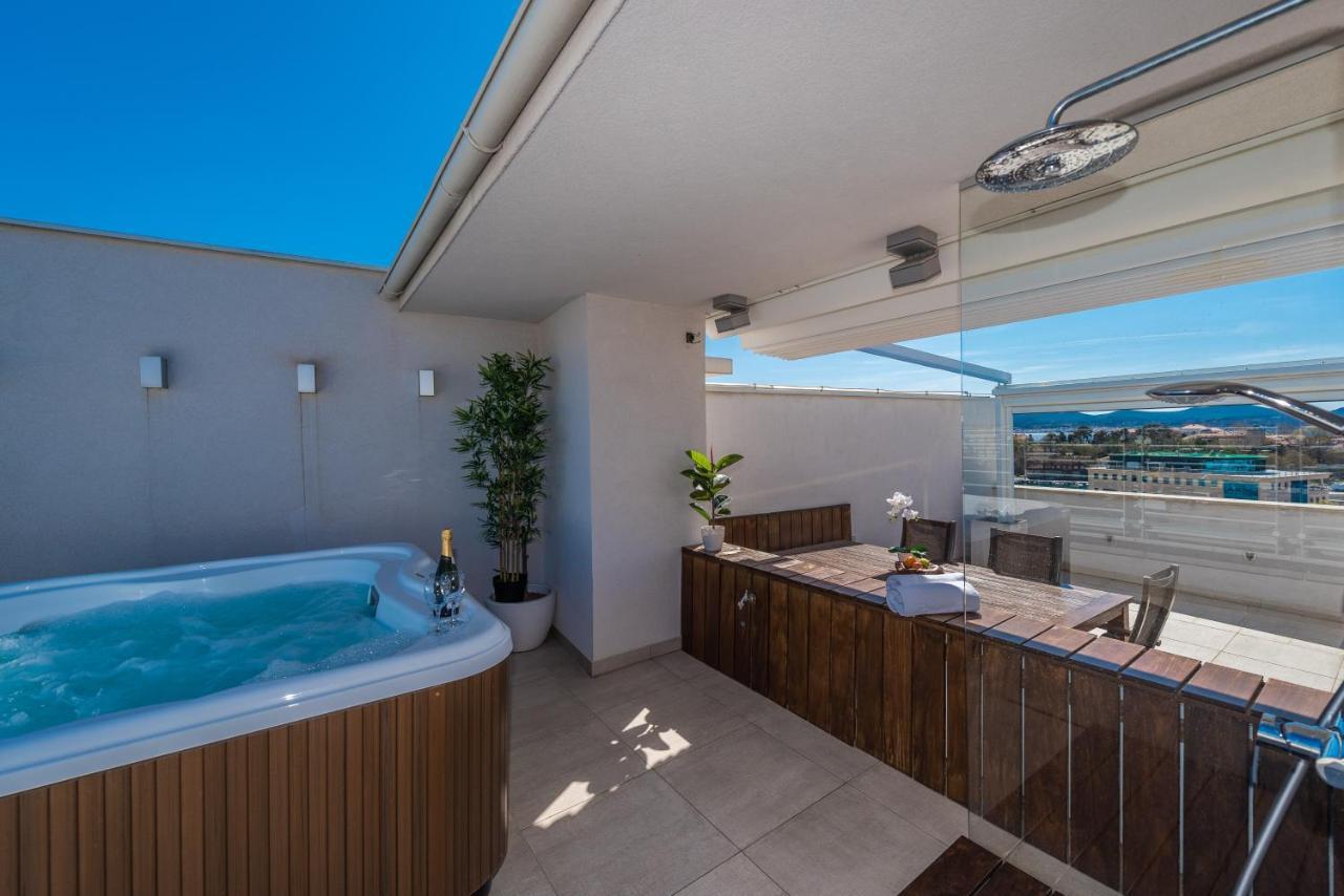 Penthouse With Roof Terrace With Jacuzzi Apartment