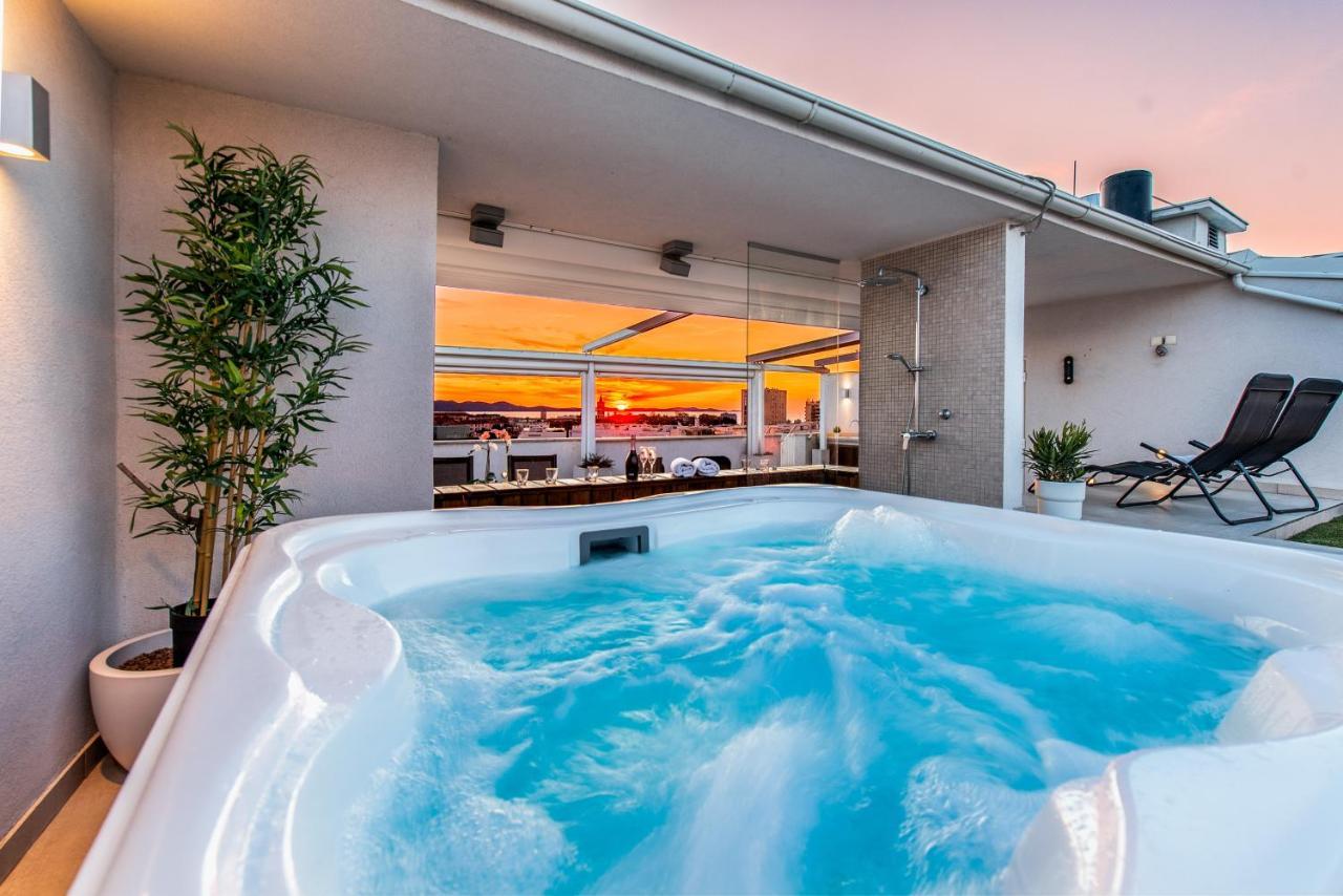 Apartment Penthouse With Roof Terrace With Jacuzzi *