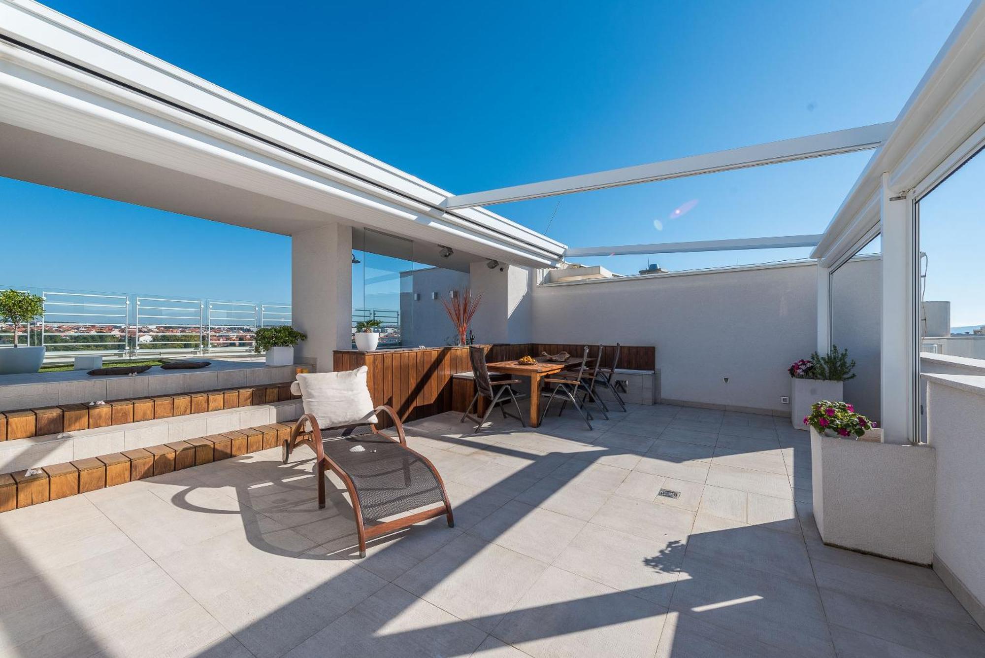 Apartment Penthouse With Roof Terrace With Jacuzzi *