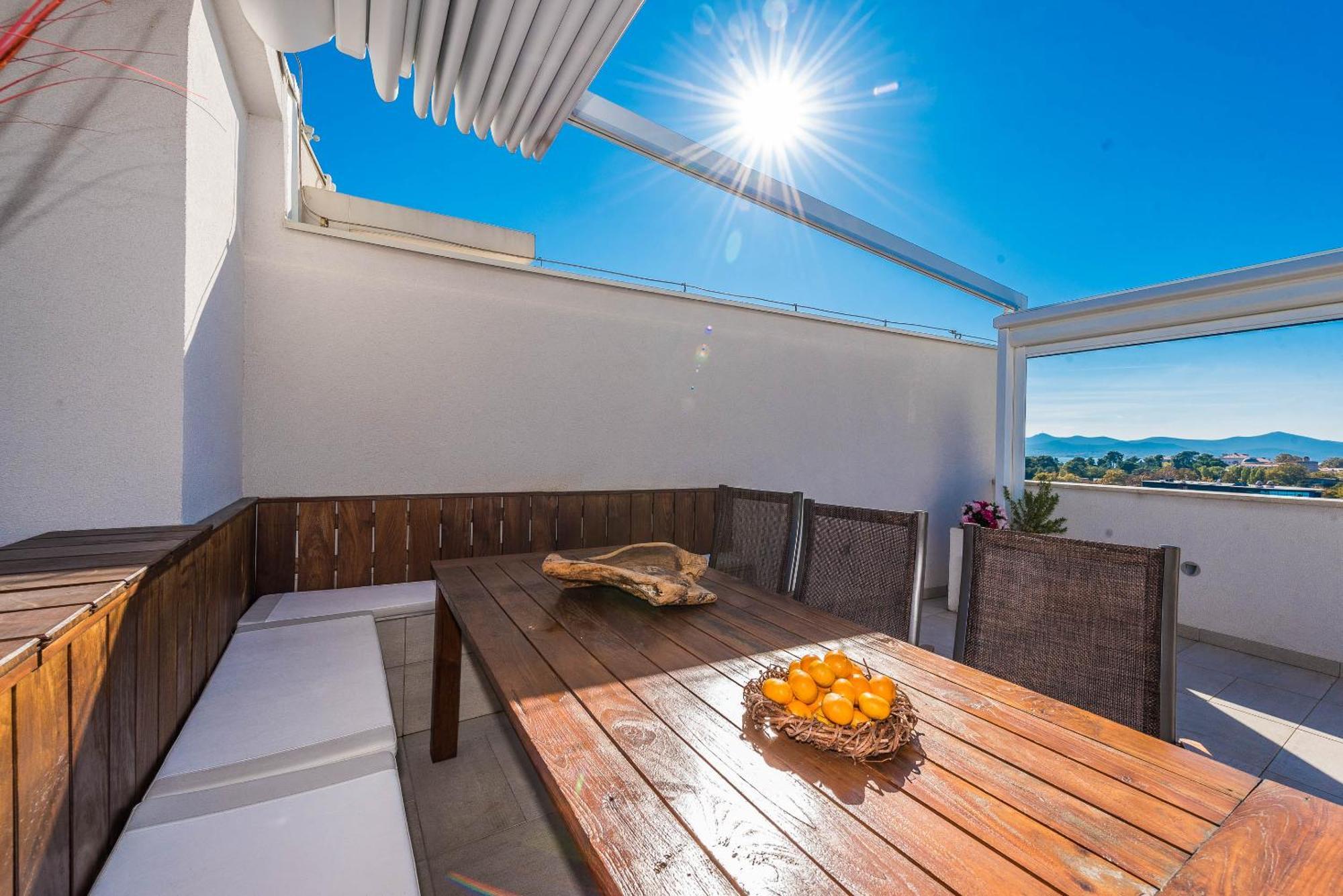 Penthouse With Roof Terrace With Jacuzzi * Zadar
