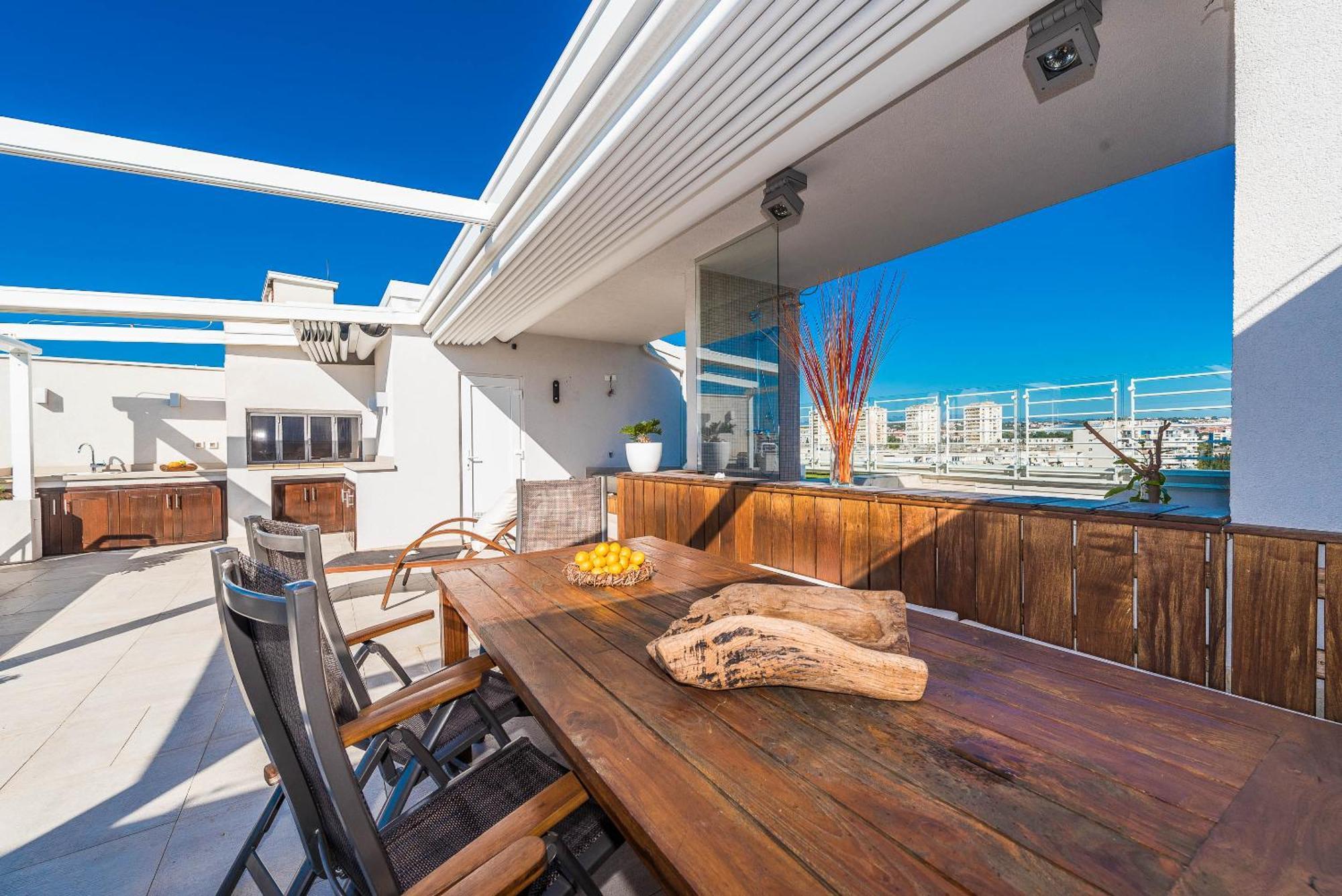 Penthouse With Roof Terrace With Jacuzzi Zadar
